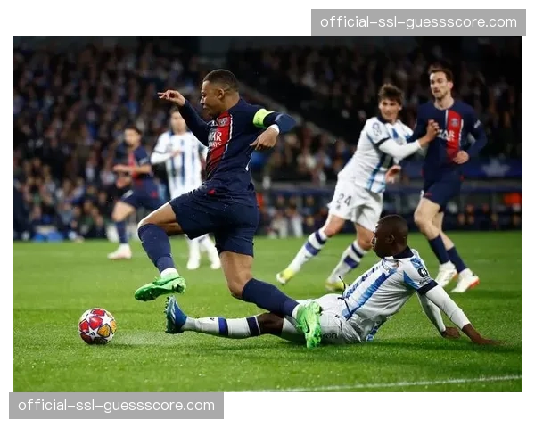 专家述评:分析巴黎晋级欧冠八强关键,中场控制力提升明显 专家述评:分析巴黎晋级欧冠八强关键,中场控制力提升明显